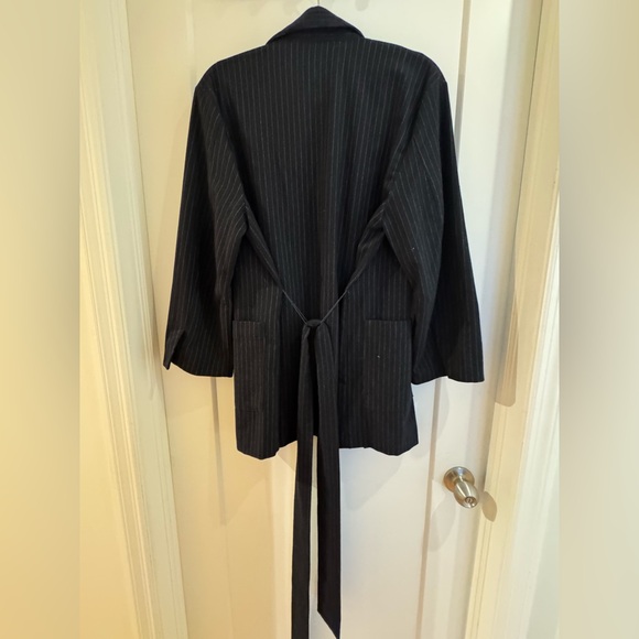 Zara Women's Belted Black Pinstripe Jacket/Blazer. Two pockets on front. Sz M - Picture 3 of 6